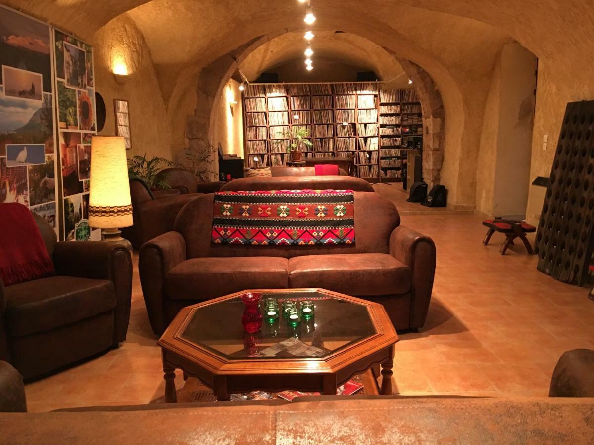 Domaine De Brousson Bed and Breakfast La Tour-sur-Orb Exteriör bild